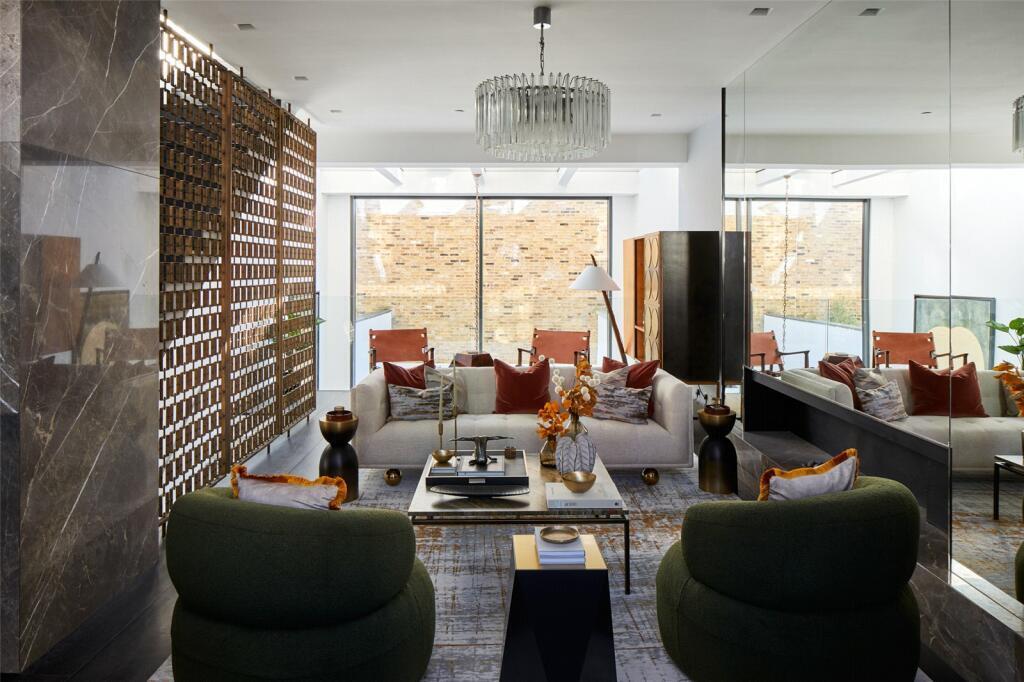 5 bed Mid Terraced House for rent in Kensington. From Chestertons Estate Agents - Notting Hill Lettings