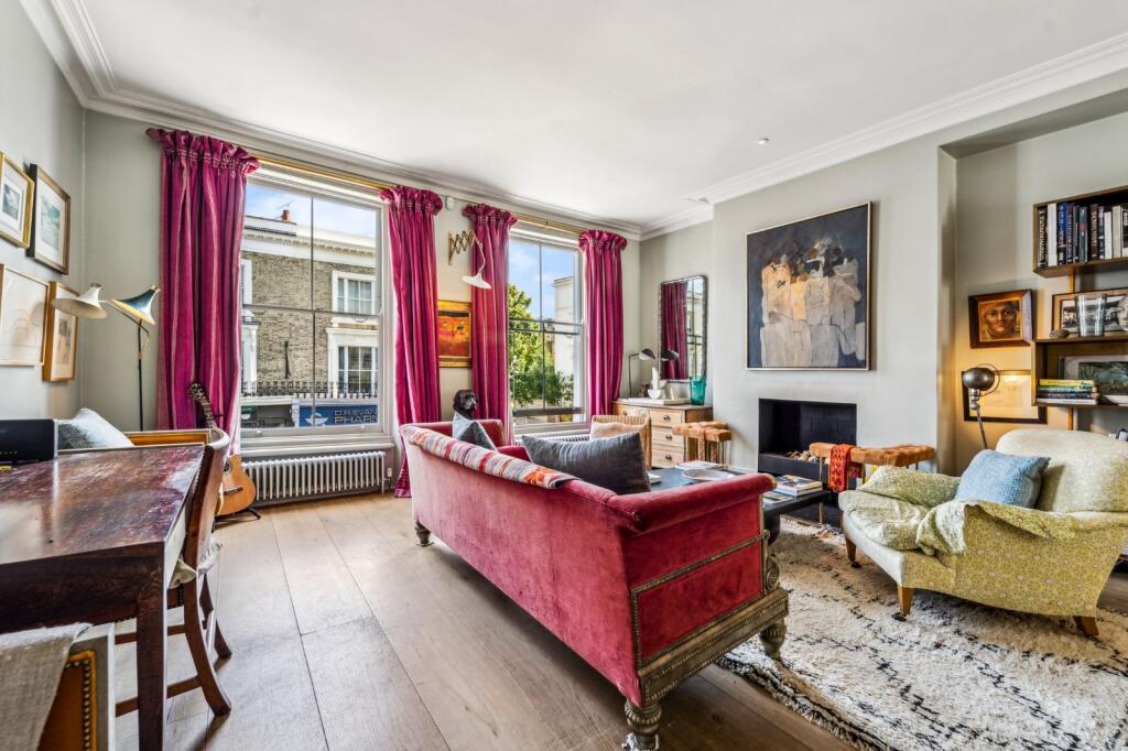 2 bed Mid Terraced House for rent in Kensington. From Chestertons Estate Agents - Notting Hill Lettings