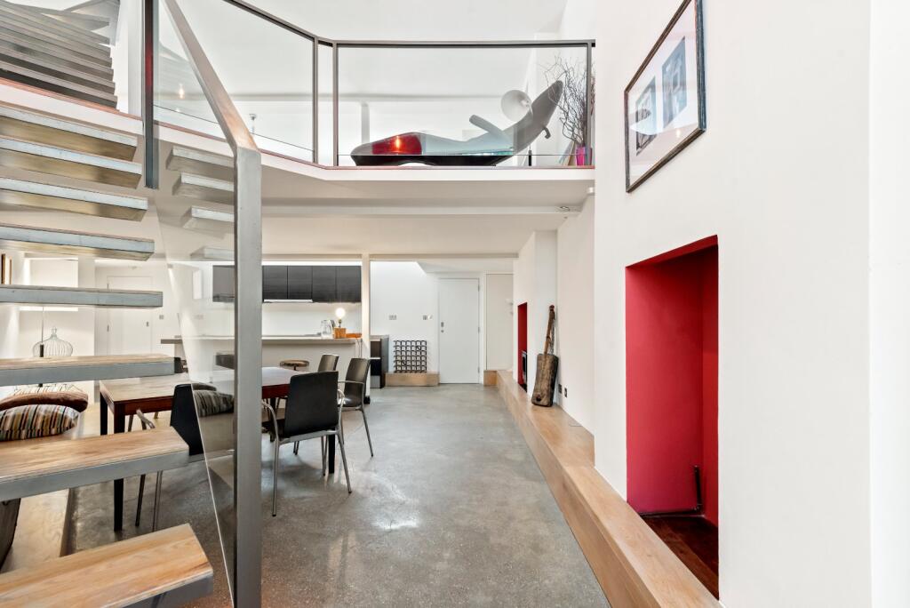 2 bed Mid Terraced House for rent in Kensington. From Chestertons Estate Agents - Notting Hill Lettings