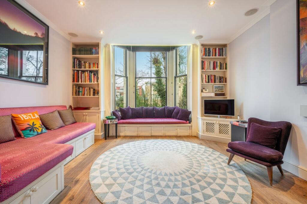 2 bed 1st Floor Flat for rent in Kensington. From Chestertons Estate Agents - Notting Hill Lettings