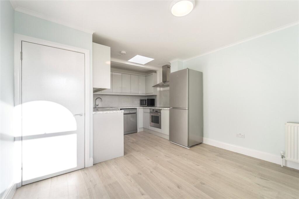 2 bed 1st Floor Flat for rent in Kensington. From Chestertons Estate Agents - Notting Hill Lettings 2 bed 1st Floor Flat for rent in Kensington. From Chestertons Estate Agents - Notting Hill Lettings