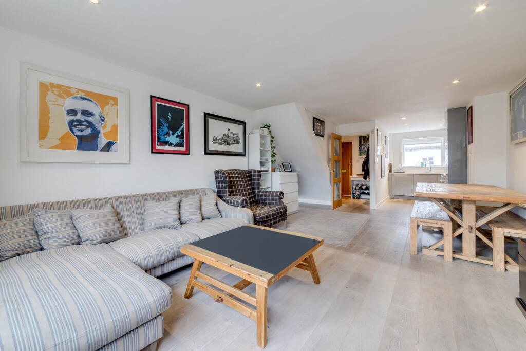 3 bed Annexe for rent in Kensington. From Chestertons Estate Agents - Notting Hill Lettings