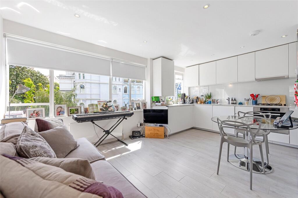 3 bed 1st Floor Flat for rent in Kensington. From Chestertons Estate Agents - Notting Hill Lettings 3 bed 1st Floor Flat for rent in Kensington. From Chestertons Estate Agents - Notting Hill Lettings