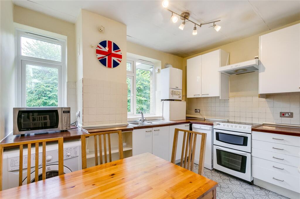 3 bed 1st Floor Flat for rent in Kensington. From Chestertons Estate Agents - Notting Hill Lettings 3 bed 1st Floor Flat for rent in Kensington. From Chestertons Estate Agents - Notting Hill Lettings