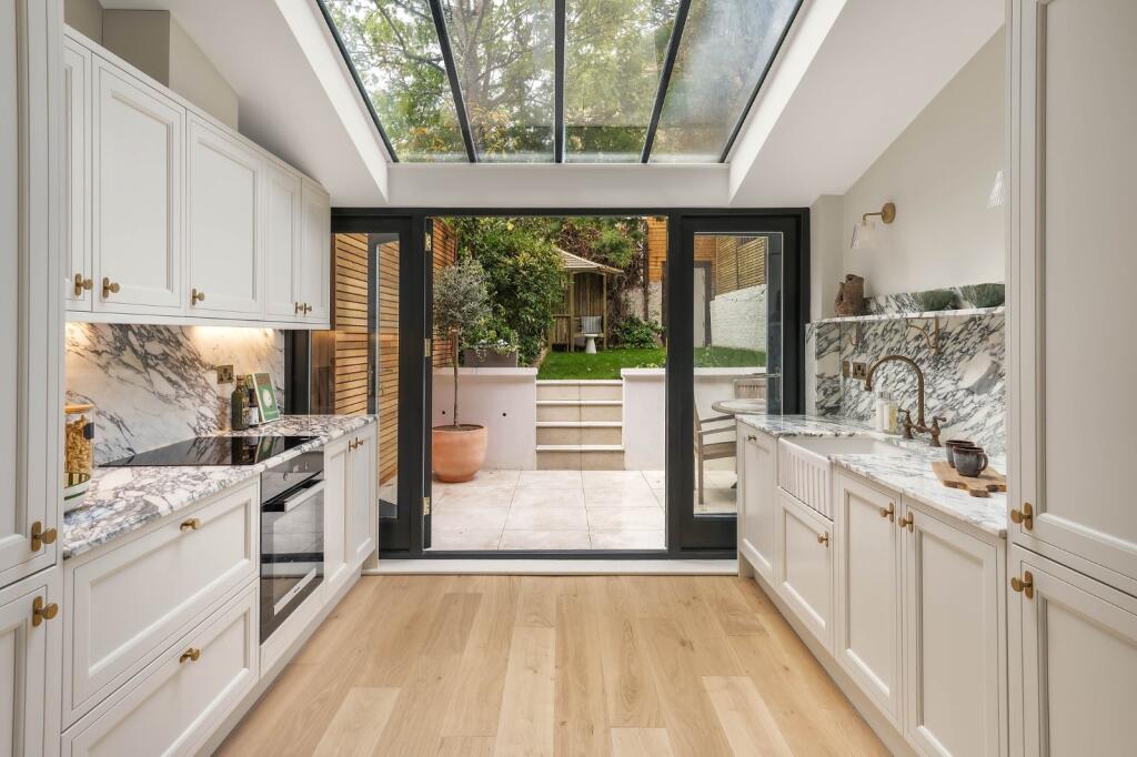 2 bed 1st Floor Flat for rent in Kensington. From Chestertons Estate Agents - Notting Hill Lettings