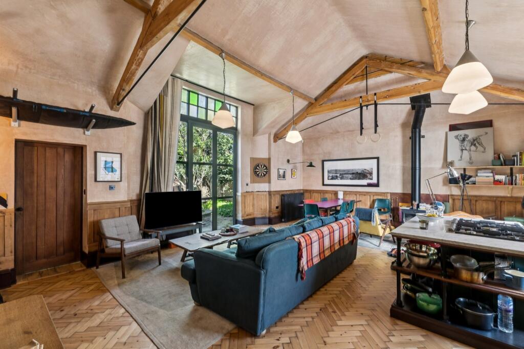 1 bed Semi Detached for rent in Hammersmith. From Chestertons Estate Agents - Notting Hill Lettings