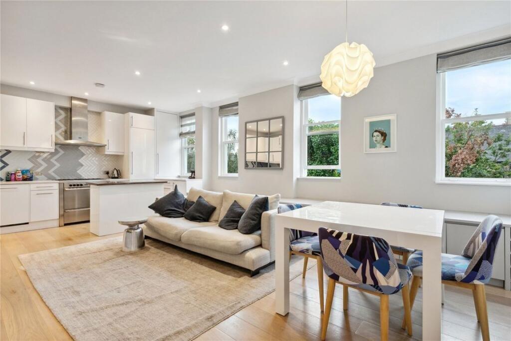 2 bed 1st Floor Flat for rent in Kensington. From Chestertons Estate Agents - Notting Hill Lettings