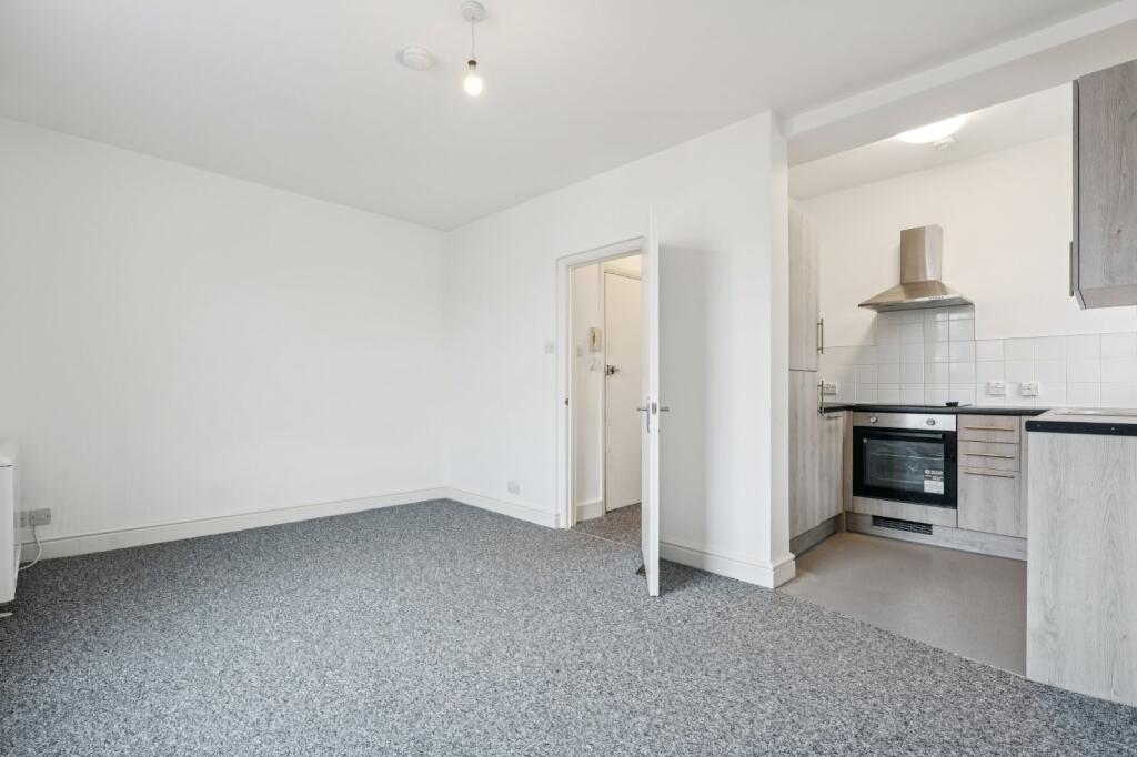 4 bed 1st Floor Flat for rent in Kensington. From Chestertons Estate Agents - Notting Hill Lettings