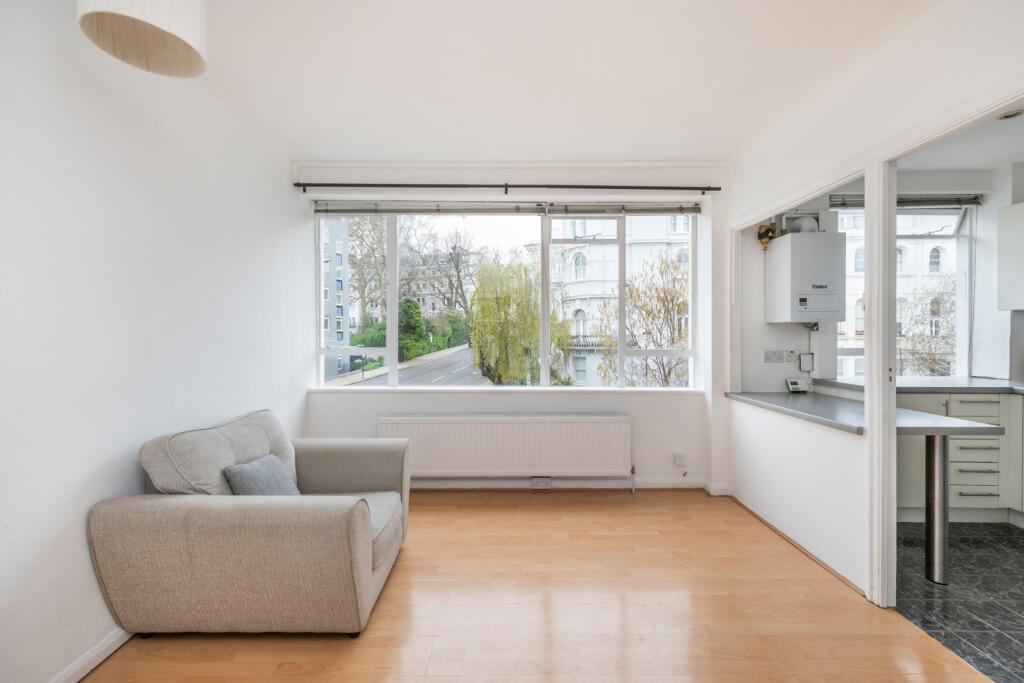 3 bed 1st Floor Flat for rent in Kensington. From Chestertons Estate Agents - Notting Hill Lettings 3 bed 1st Floor Flat for rent in Kensington. From Chestertons Estate Agents - Notting Hill Lettings