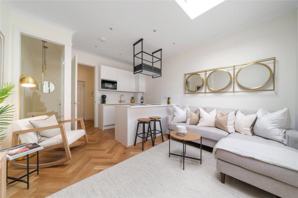 2 bed 1st Floor Flat for rent in Kensington. From Chestertons Estate Agents - Notting Hill Lettings