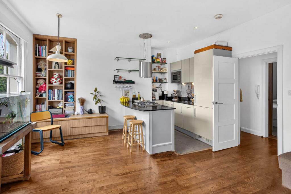 1 bed 1st Floor Flat for rent in Kensington. From Chestertons Estate Agents - Notting Hill Lettings