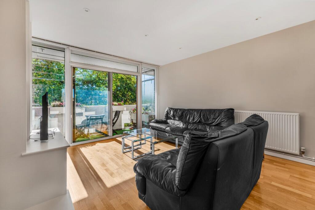 2 bed 1st Floor Flat for rent in Kensington. From Chestertons Estate Agents - Notting Hill Lettings