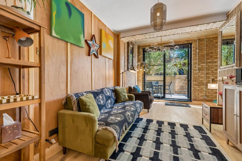 2 bed 1st Floor Flat for rent in Kensington. From Chestertons Estate Agents - Notting Hill Lettings