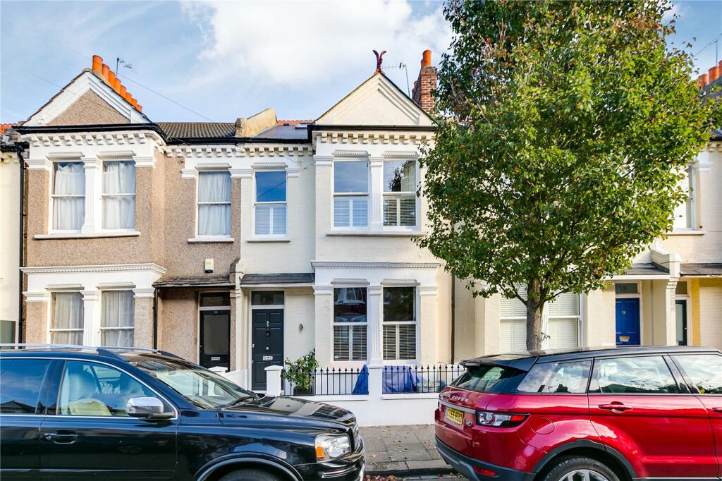 5 bed Mid Terraced House for rent in Putney. From Chestertons Estate Agents - Putney Lettings