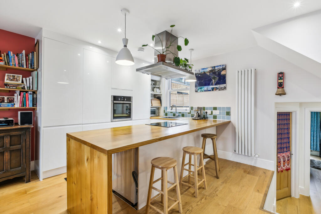 3 bed Maisonette for rent in Putney. From Chestertons Estate Agents - Putney Lettings