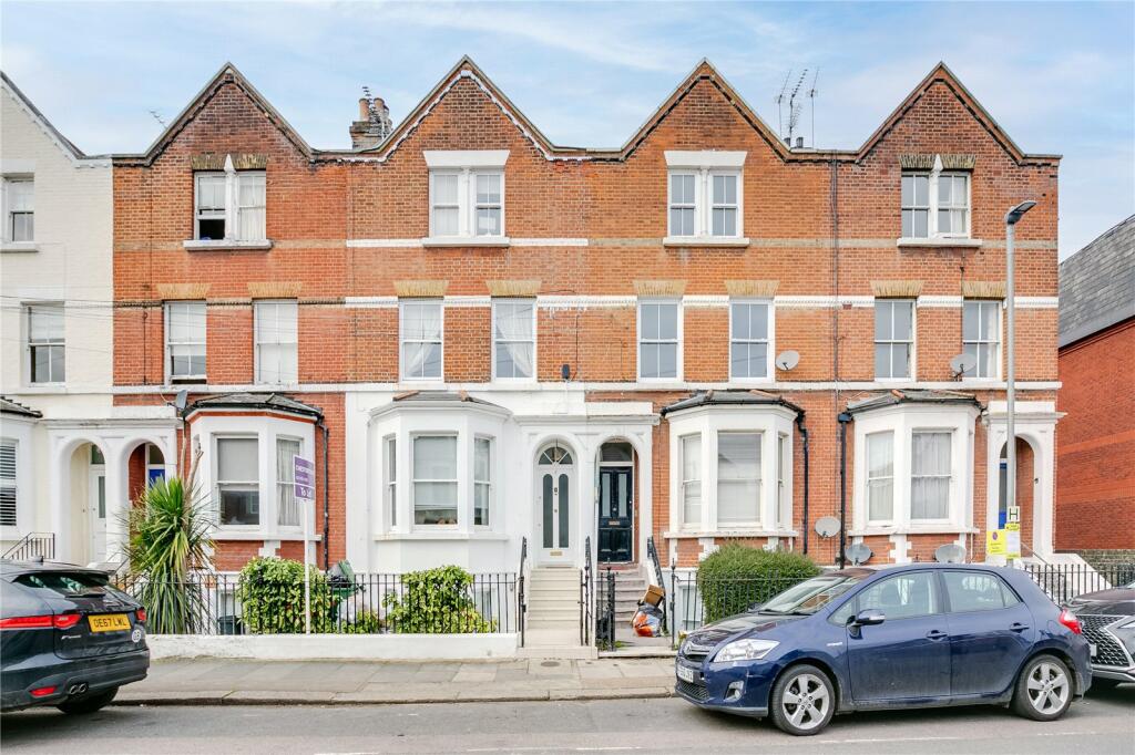 3 bed Flat for rent in Putney. From Chestertons Estate Agents - Putney Lettings