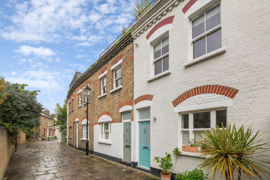 3 bed Mid Terraced House for rent in Putney. From Chestertons Estate Agents - Putney Lettings
