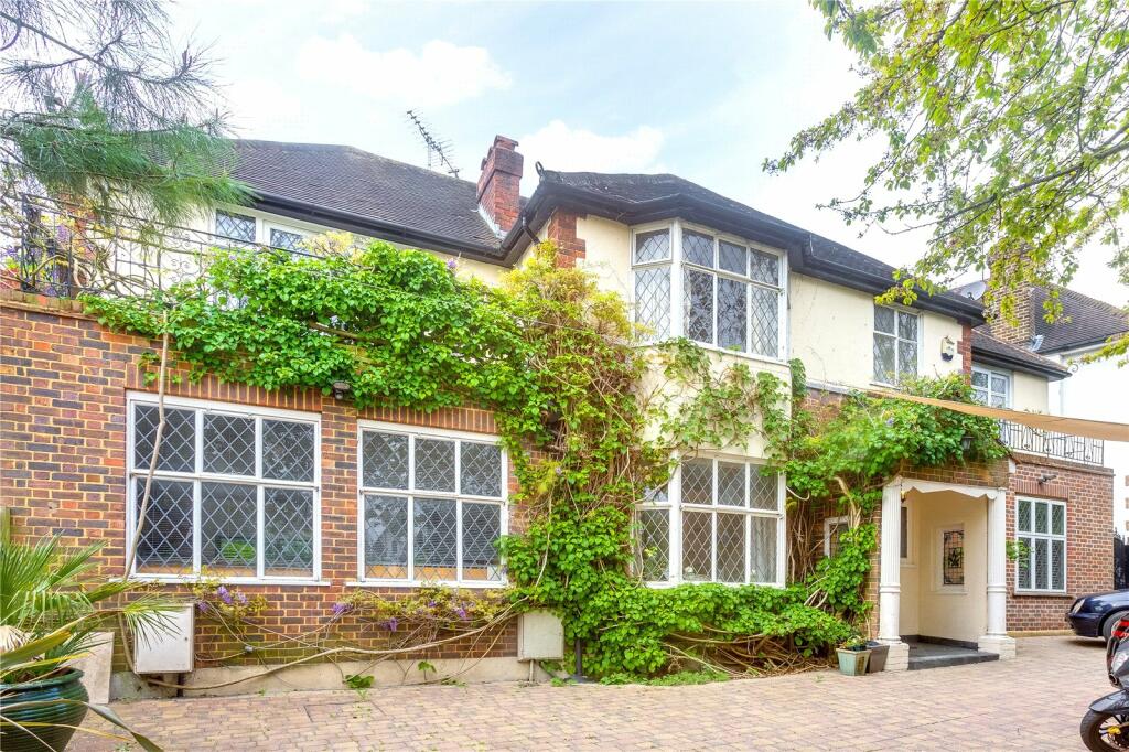 5 bed Detached for rent in Wandsworth. From Chestertons Estate Agents - Putney Lettings
