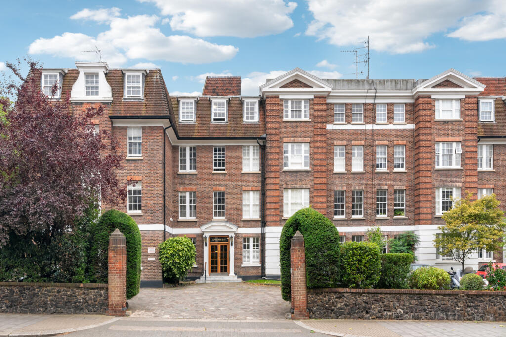 3 bed 1st Floor Flat for rent in Putney. From Chestertons Estate Agents - Putney Lettings