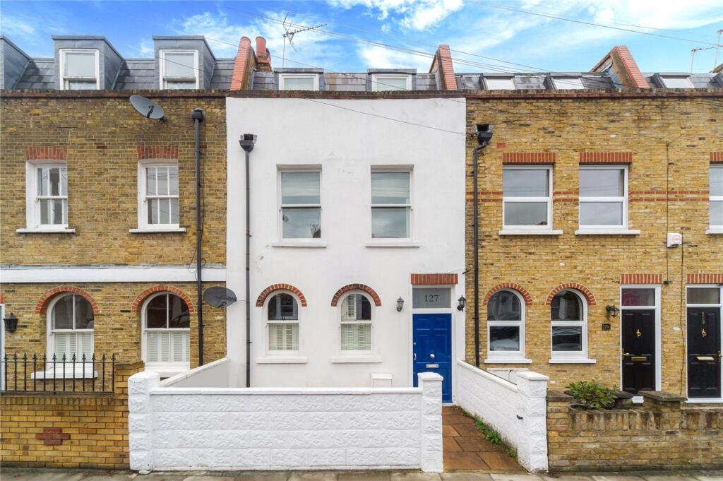 4 bed Mid Terraced House for rent in Putney. From Chestertons Estate Agents - Putney Lettings