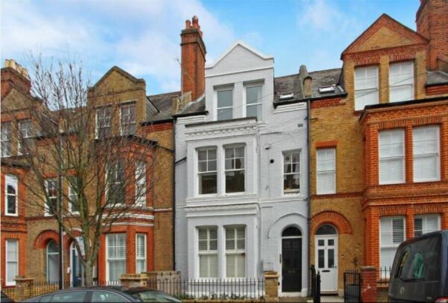 1 bed 1st Floor Flat for rent in Putney. From Chestertons Estate Agents - Putney Lettings