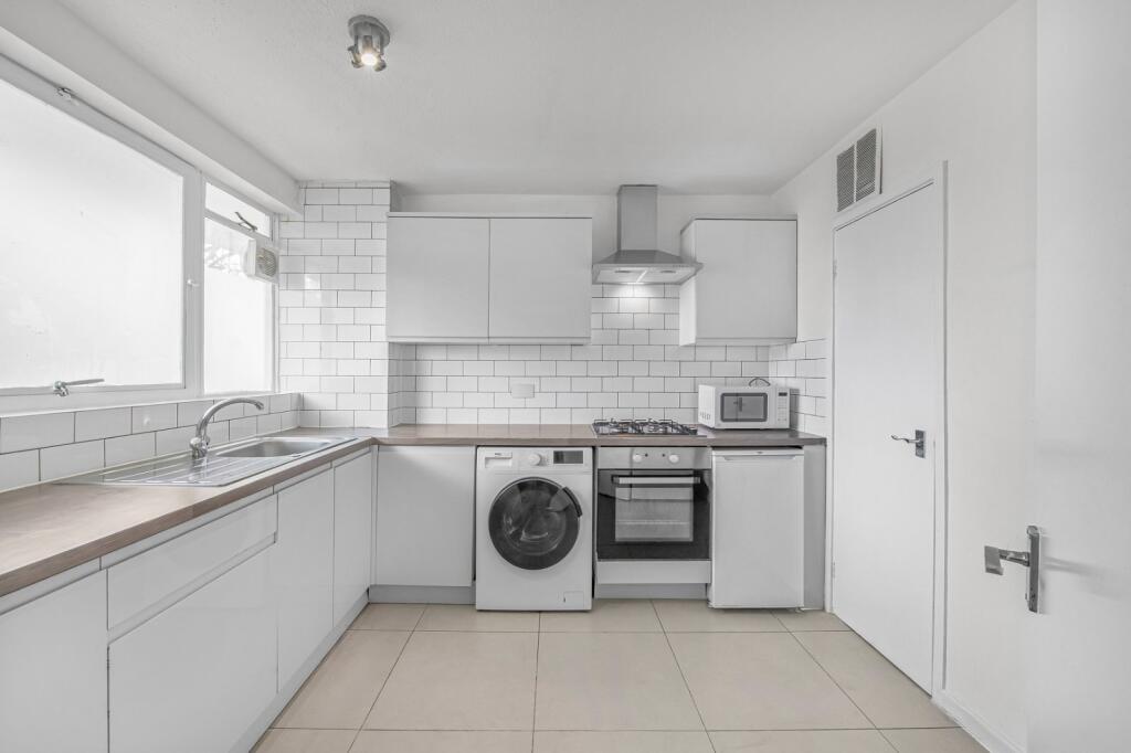 3 bed 1st Floor Flat for rent in Putney. From Chestertons Estate Agents - Putney Lettings