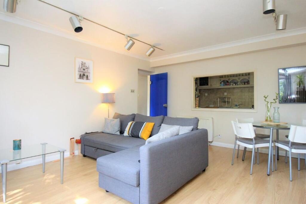 2 bed 1st Floor Flat for rent in Putney. From Chestertons Estate Agents - Putney Lettings