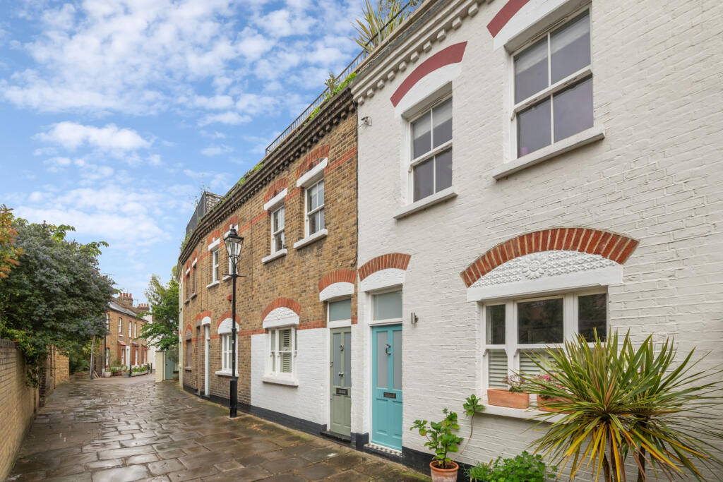 3 bed Mid Terraced House for rent in Putney. From Chestertons Estate Agents - Putney Lettings 3 bed Mid Terraced House for rent in Putney. From Chestertons Estate Agents - Putney Lettings