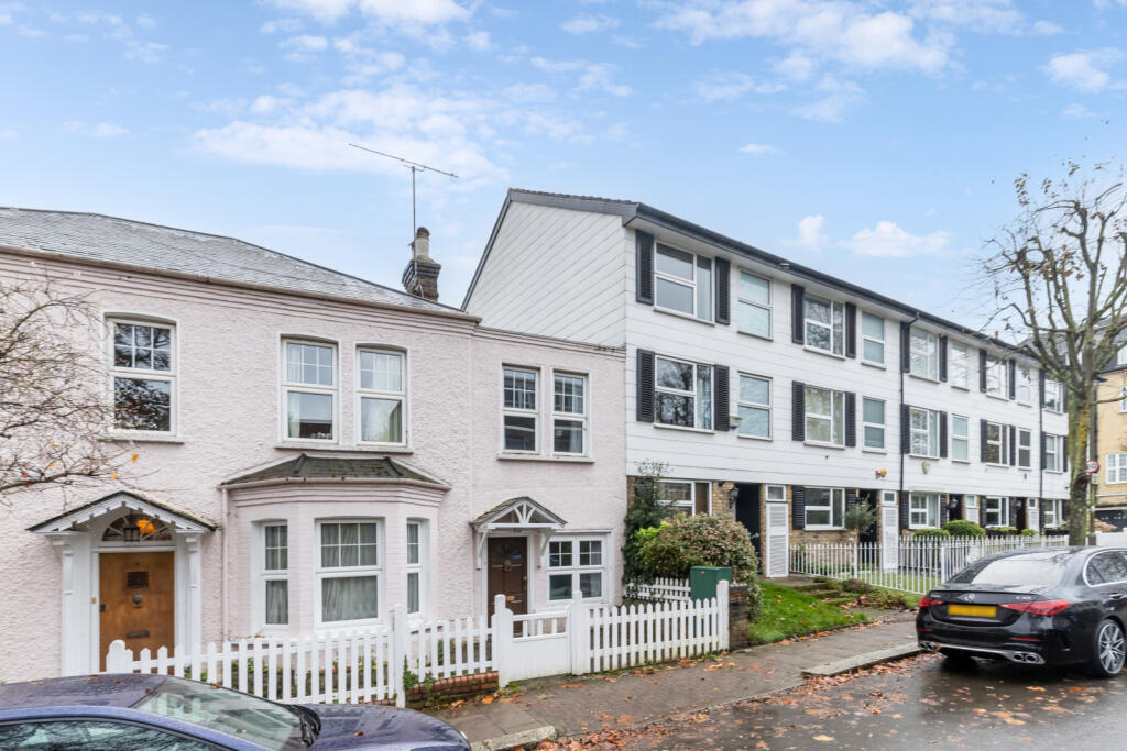 1 bed Semi Detached for rent in Putney. From Chestertons Estate Agents - Putney Lettings