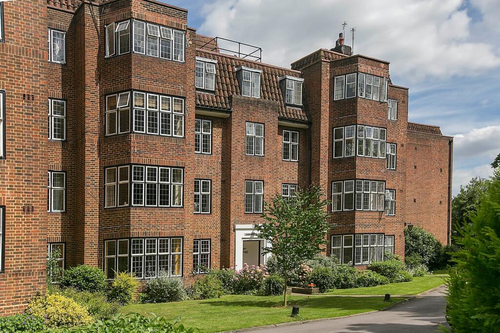 3 bed 1st Floor Flat for rent in Putney. From Chestertons Estate Agents - Putney Lettings 3 bed 1st Floor Flat for rent in Putney. From Chestertons Estate Agents - Putney Lettings