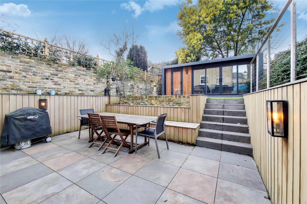 5 bed Semi Detached for rent in Putney. From Chestertons Estate Agents - Putney Lettings