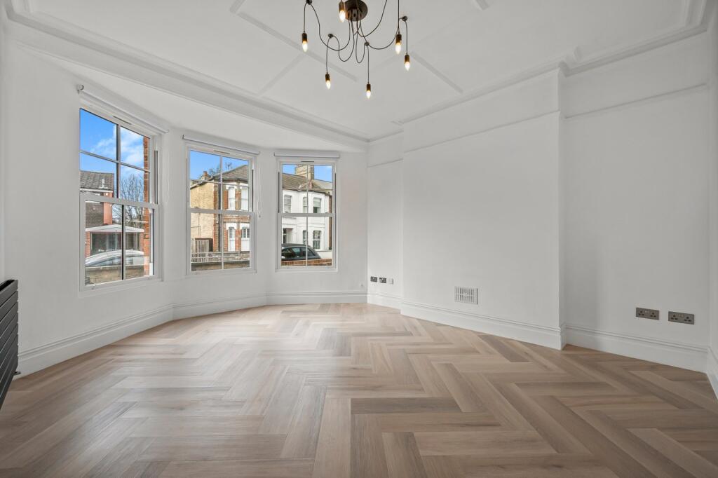 1 bed 1st Floor Flat for rent in Putney. From Chestertons Estate Agents - Putney Lettings