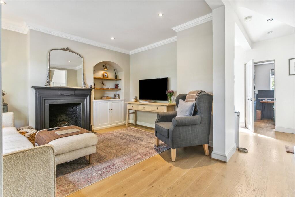 3 bed Mid Terraced House for rent in Putney. From Chestertons Estate Agents - Putney Lettings 3 bed Mid Terraced House for rent in Putney. From Chestertons Estate Agents - Putney Lettings
