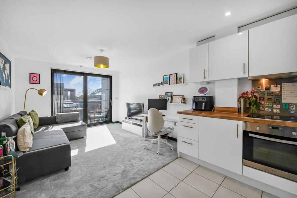 1 bed 1st Floor Flat for rent in Putney. From Chestertons Estate Agents - Putney Lettings