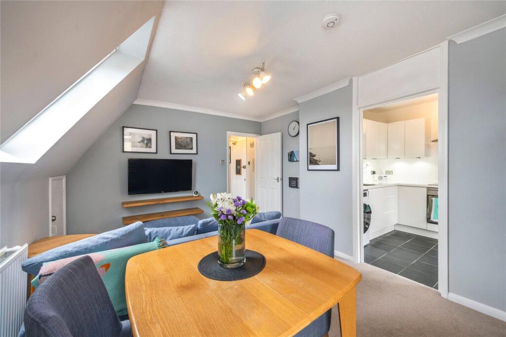 1 bed 1st Floor Flat for rent in Putney. From Chestertons Estate Agents - Putney Lettings