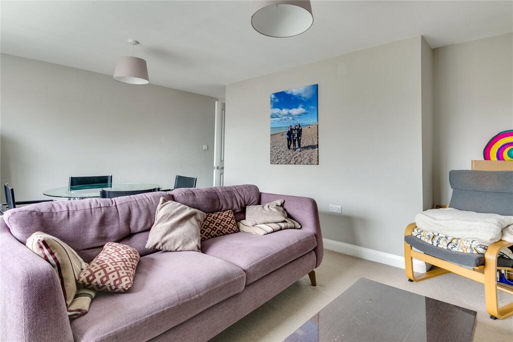 3 bed 1st Floor Flat for rent in Putney. From Chestertons Estate Agents - Putney Lettings