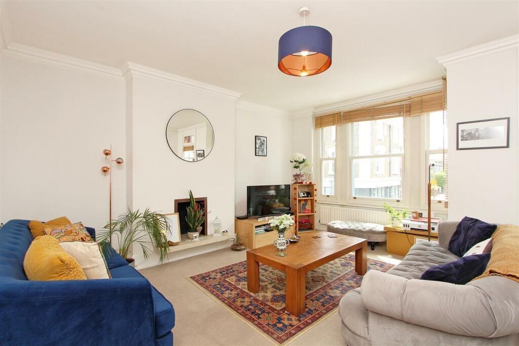 1 bed 1st Floor Flat for rent in Putney. From Chestertons Estate Agents - Putney Lettings