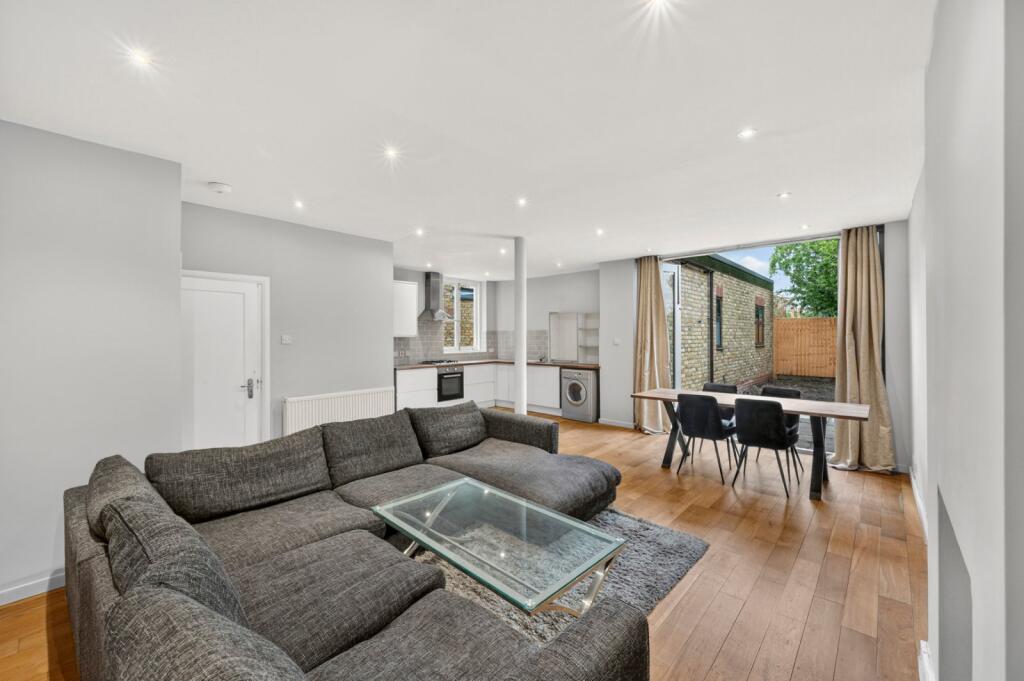 1 bed 1st Floor Flat for rent in Wandsworth. From Chestertons Estate Agents - Putney Lettings
