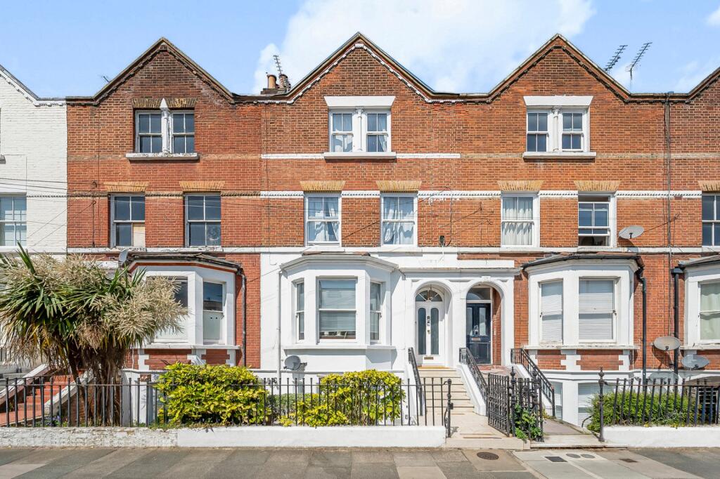 2 bed 1st Floor Flat for rent in Putney. From Chestertons Estate Agents - Putney Lettings