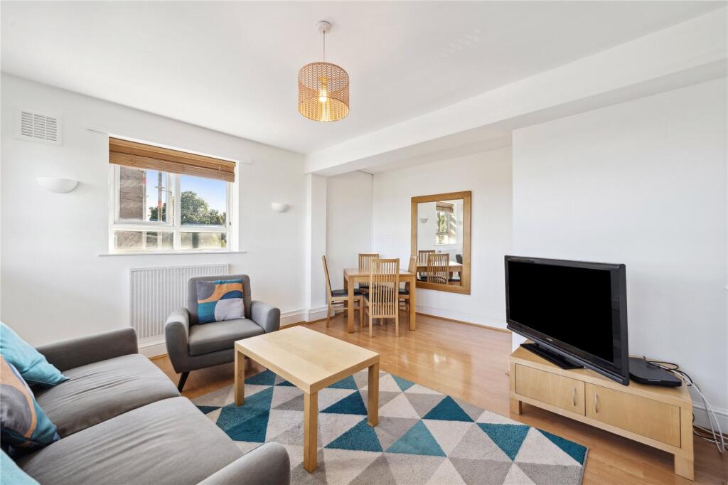 3 bed 1st Floor Flat for rent in Wimbledon. From Chestertons Estate Agents - Putney Lettings
