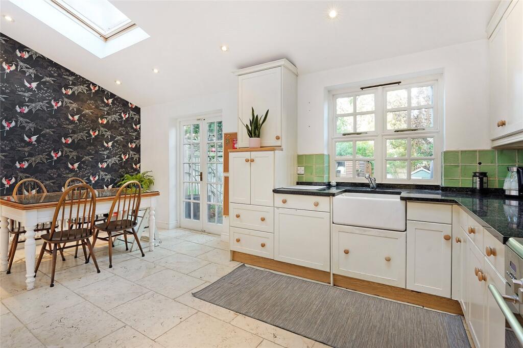 4 bed Detached for rent in Putney. From Chestertons Estate Agents - Putney Lettings 4 bed Detached for rent in Putney. From Chestertons Estate Agents - Putney Lettings