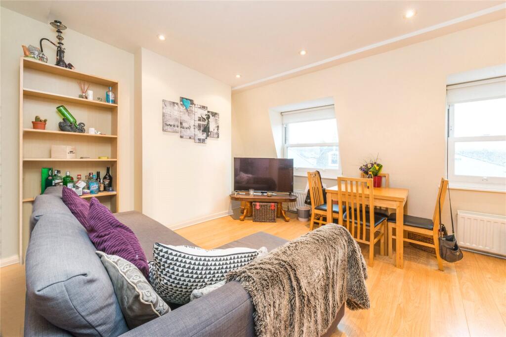 1 bed 1st Floor Flat for rent in Putney. From Chestertons Estate Agents - Putney Lettings
