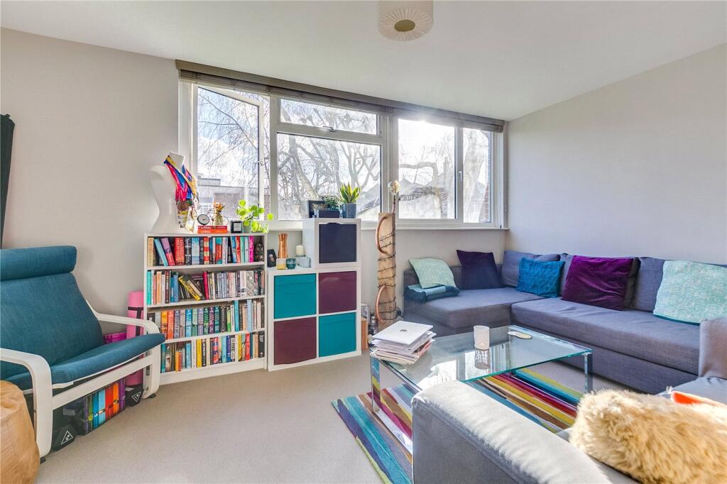 1 bed 1st Floor Flat for rent in Putney. From Chestertons Estate Agents - Putney Lettings