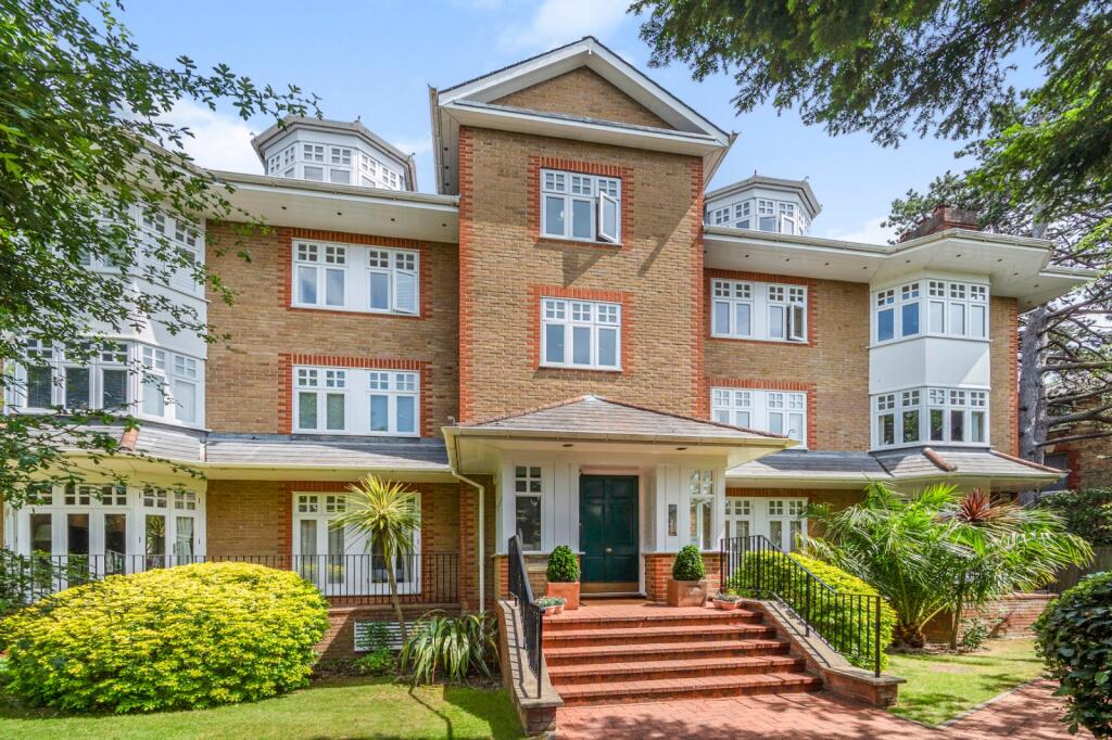 2 bed 1st Floor Flat for rent in Wimbledon. From Chestertons Estate Agents - Putney Lettings