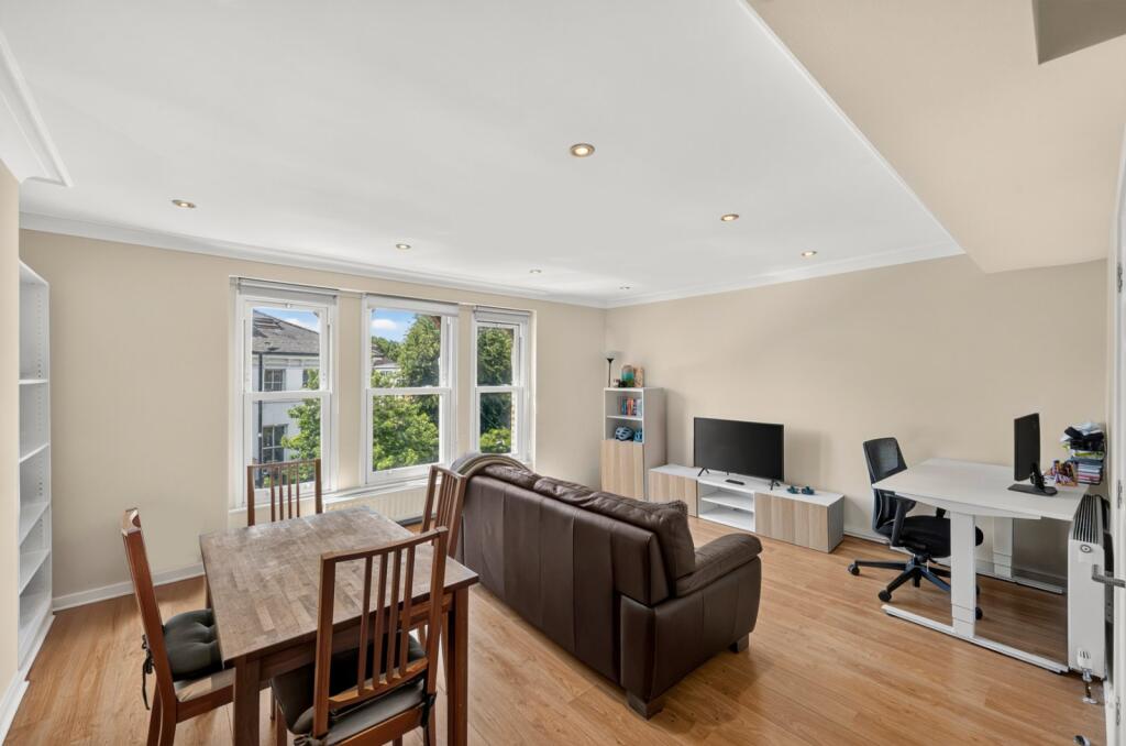 2 bed 1st Floor Flat for rent in Putney. From Chestertons Estate Agents - Putney Lettings