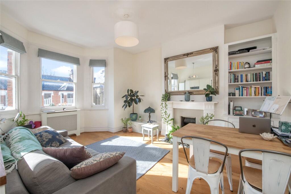 1 bed 1st Floor Flat for rent in Putney. From Chestertons Estate Agents - Putney Lettings