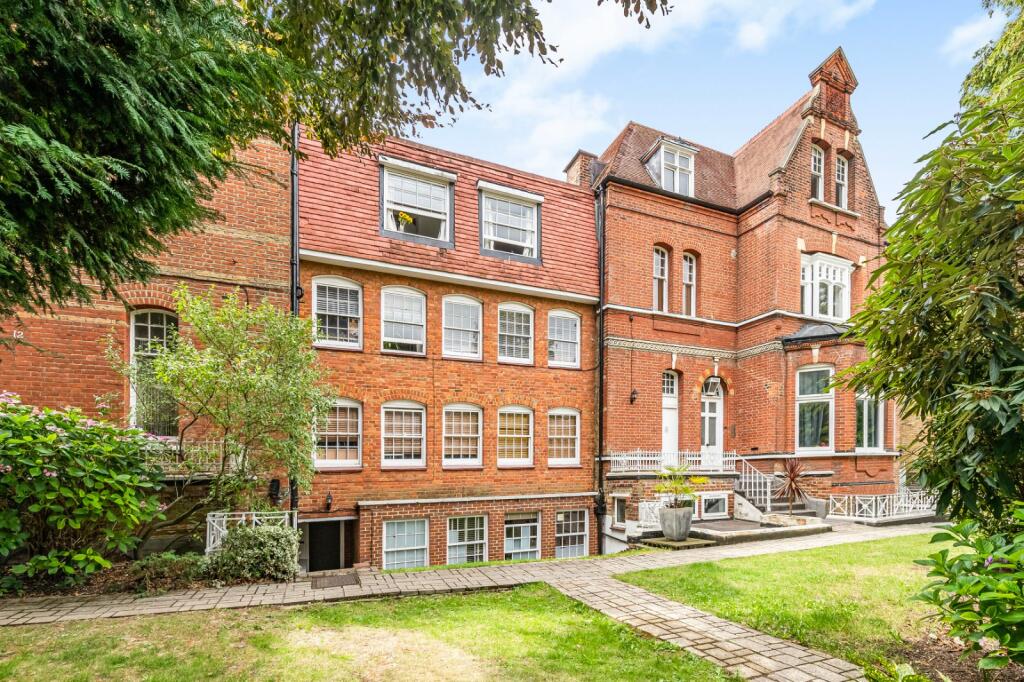 4 bed 1st Floor Flat for rent in Putney. From Chestertons Estate Agents - Putney Lettings
