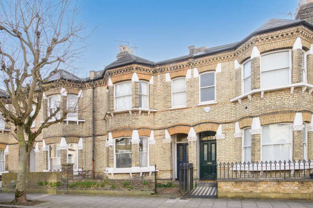 1 bed 1st Floor Flat for rent in Wandsworth. From Chestertons Estate Agents - Putney Lettings