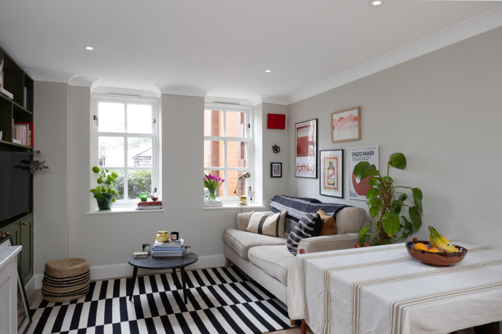 1 bed 1st Floor Flat for rent in Putney. From Chestertons Estate Agents - Putney Lettings