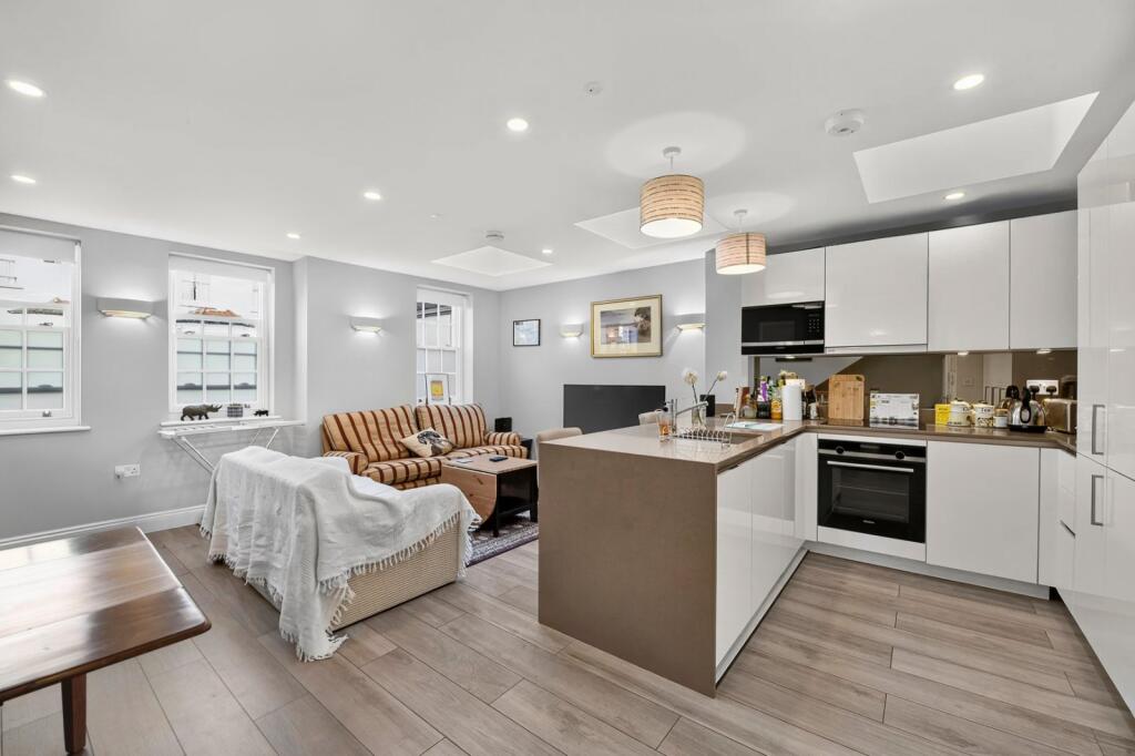2 bed 1st Floor Flat for rent in Putney. From Chestertons Estate Agents - Putney Lettings